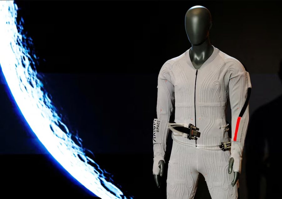 Astronaut&euml;t vishen me Prada