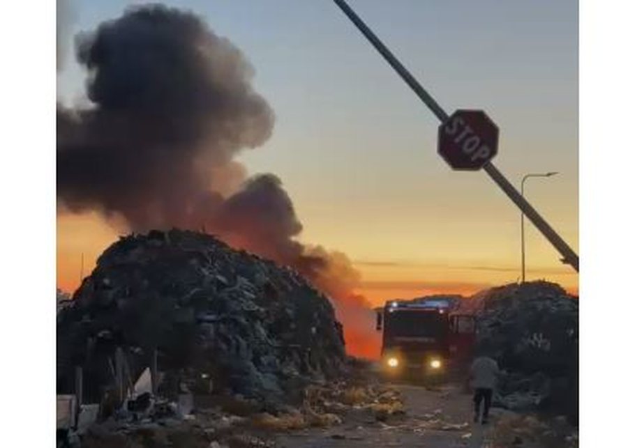 Zjarr n&euml; fush&euml;n e mbetjeve n&euml; Vlor&euml;