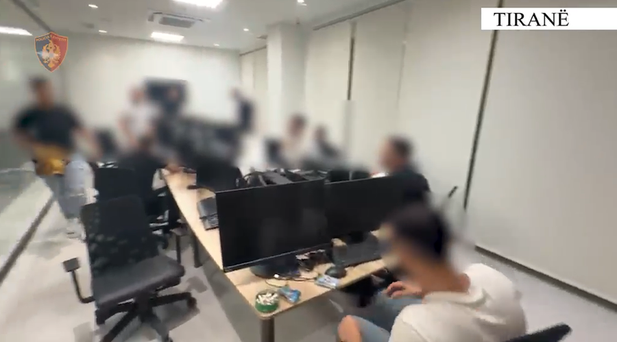 Mashtrim kompjuterik p&euml;rmes call center-it, arrestohen n&euml;