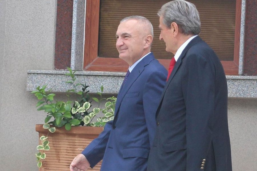 &ldquo;Ishte komplot mafioz&rdquo;, Meta reagon pas lajmit p&euml;r heqjen e non