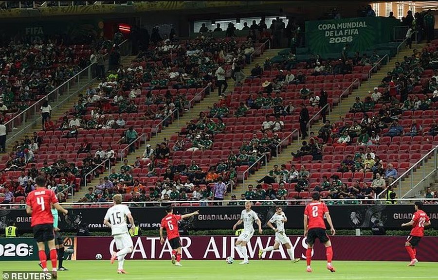 Bot&euml;rori 2026 nis me polemika, pak tifoz&euml; n&euml; stadium dhe protesta