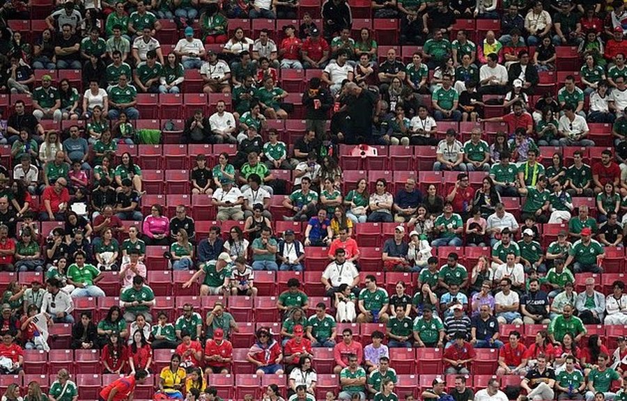 Bot&euml;rori 2026 nis me polemika, pak tifoz&euml; n&euml; stadium dhe protesta