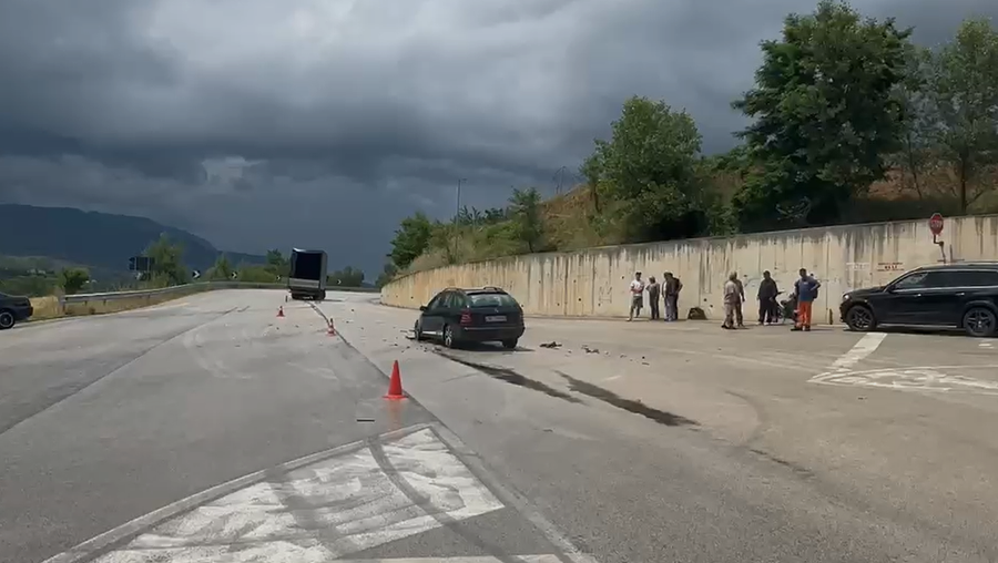 Aksident n&euml; aksin rrugor Pogradec-Quk&euml;s, nj&euml; i