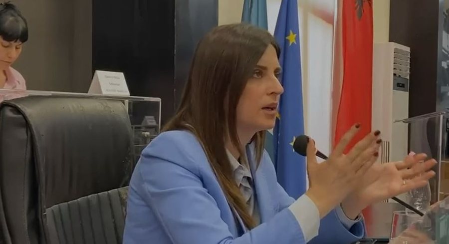 &ldquo;TID i r&euml;nd&euml;sish&euml;m p&euml;r Durr&euml;sin, Sako&rdquo;: