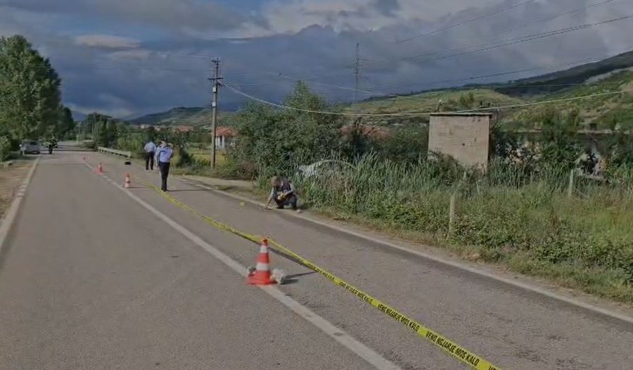 Makina p&euml;rplas p&euml;r vdekje f&euml;mij&euml;n n&euml; aksin