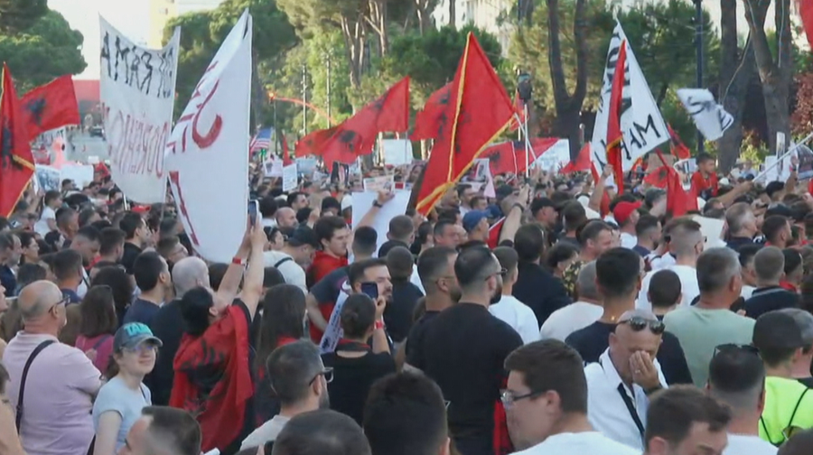 Protesta qytetare, tubimi n&euml; dit&euml;n e 14. K&euml;rkohet dor&euml;heqja