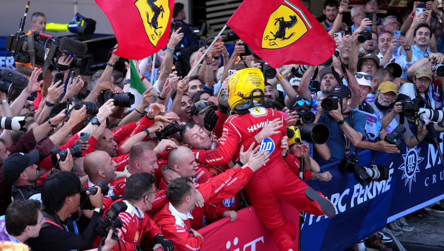 F1, Hamilton arrin fitoren e parë me Ferrarin