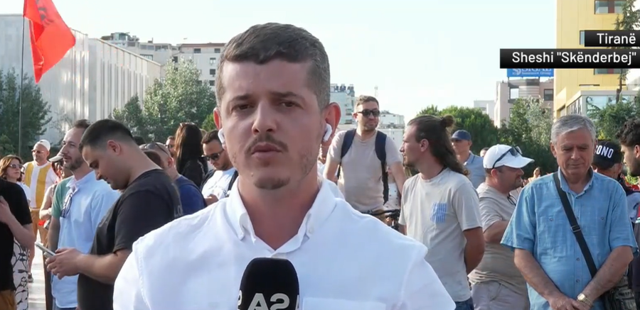 Protestuesit pritet t&euml; marshojn&euml; sonte n&euml; Surrel drejt