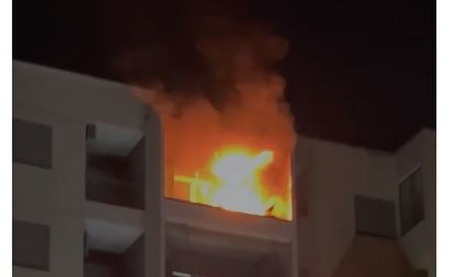 Përfshihet nga flakët apartamenti në lagjen Pavarësia