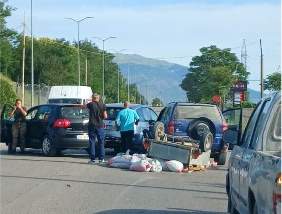 Aksident në aksin Gjirokastër-Tepelenë, përplasen tre