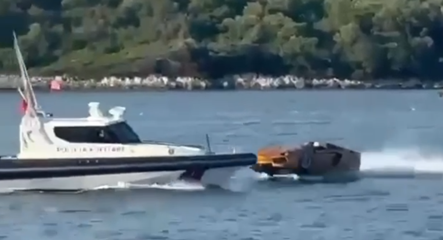 Momenti i përplasjes fatale së një jet ski me skafin e