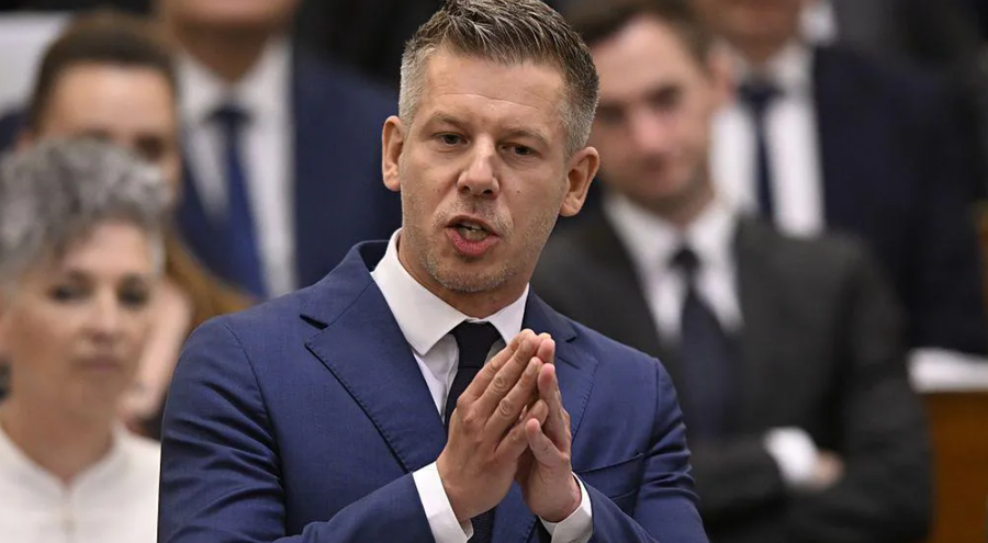 Deputetët hungarezë bllokojnë rikthimin e Orbán-it,