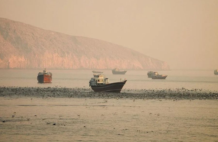 Tankerët iranianë dalin nga zona e bllokadës amerikane