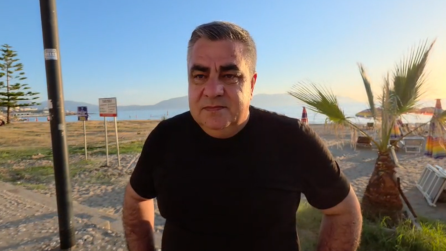 Gonxhja zbret në terren në Vlorë, sekuestrohen shezlongët e