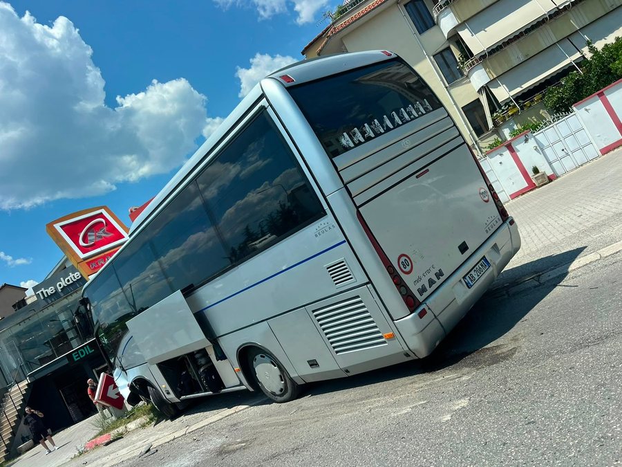 Aksidentohet autobusi me nx&euml;n&euml;s shkolle n&euml; Elbasan