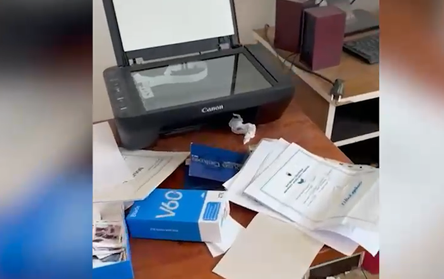 Zbulohet laborator për falsifikim dokumentesh, 3 të arrestuar në