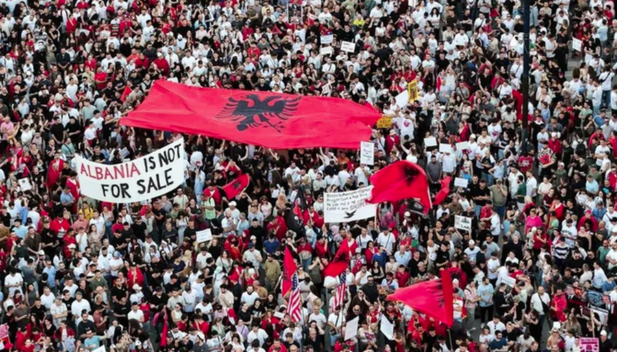 Protesta e 20-t&euml; n&euml; Tiran&euml;, qytetar&euml;t mblidhen n&euml;