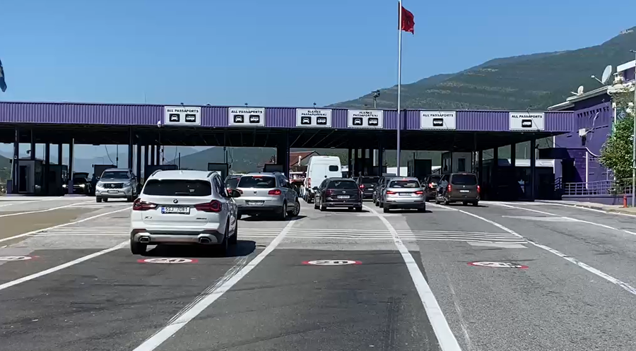 Fluks i madh n&euml; kufi: mbi 10 mij&euml; qytetar&euml; nga Kosova hyjn&euml;