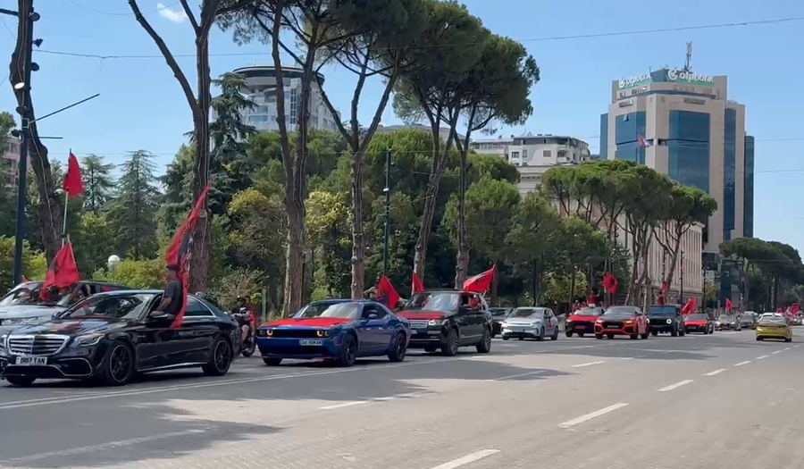 Sot protesta e 21-të, shqiptarë nga diaspora mbërrijnë