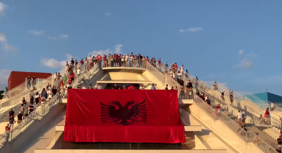 Diaspora udhëheq protestën e 21-të, bulevardi para