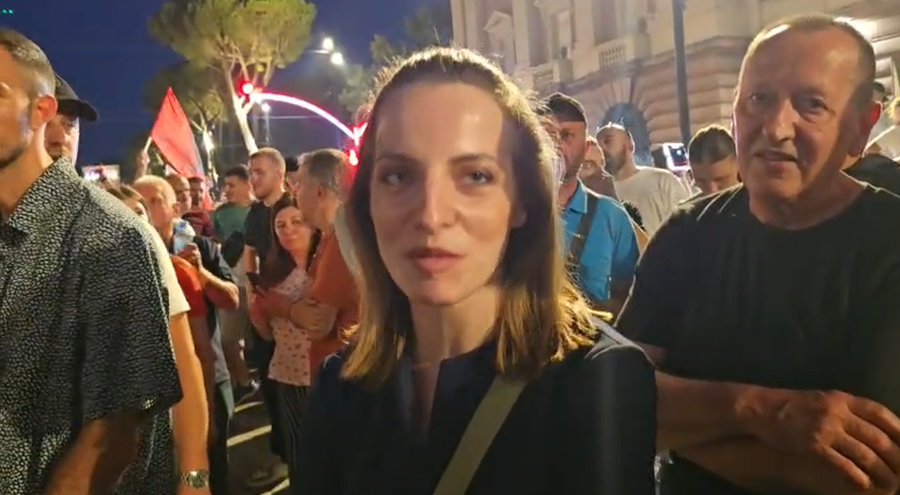 Neomal&euml;sorja n&euml; protest&euml; para Kryeministris&euml;, ja komenti i