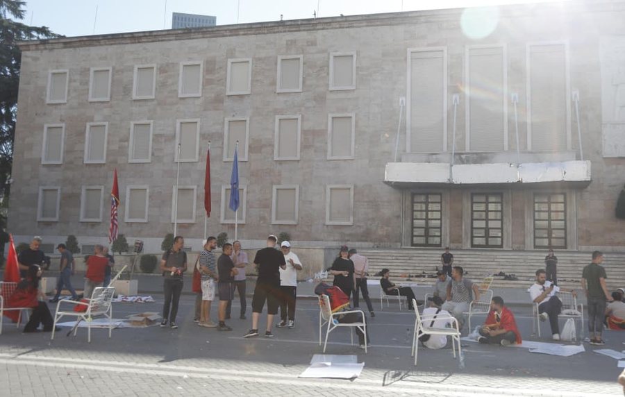21 dit&euml; protest&euml; p&euml;r largimin e Ram&euml;s, disa protestues nuk e