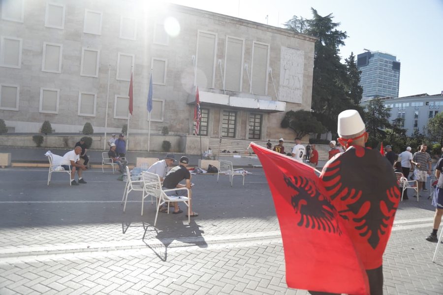 21 dit&euml; protest&euml; p&euml;r largimin e Ram&euml;s, disa protestues nuk e