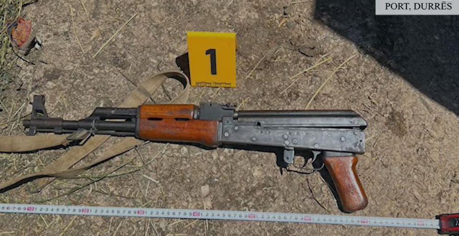 Kontraband&euml; cigaresh n&euml; portin e Durr&euml;sit! Arrestohet