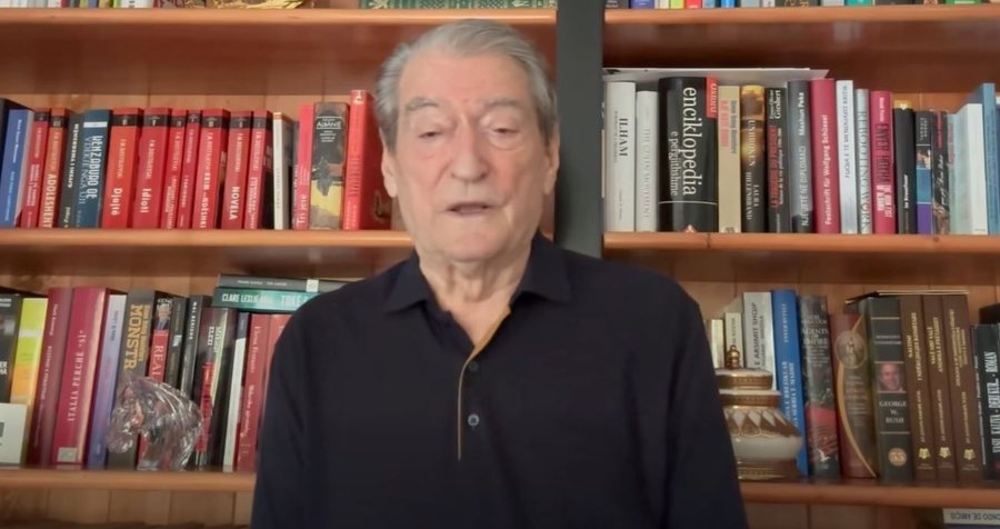Berisha mesazh Ram&euml;s: Protesta &euml;sht&euml; Vaterloja jote, largohu dhe