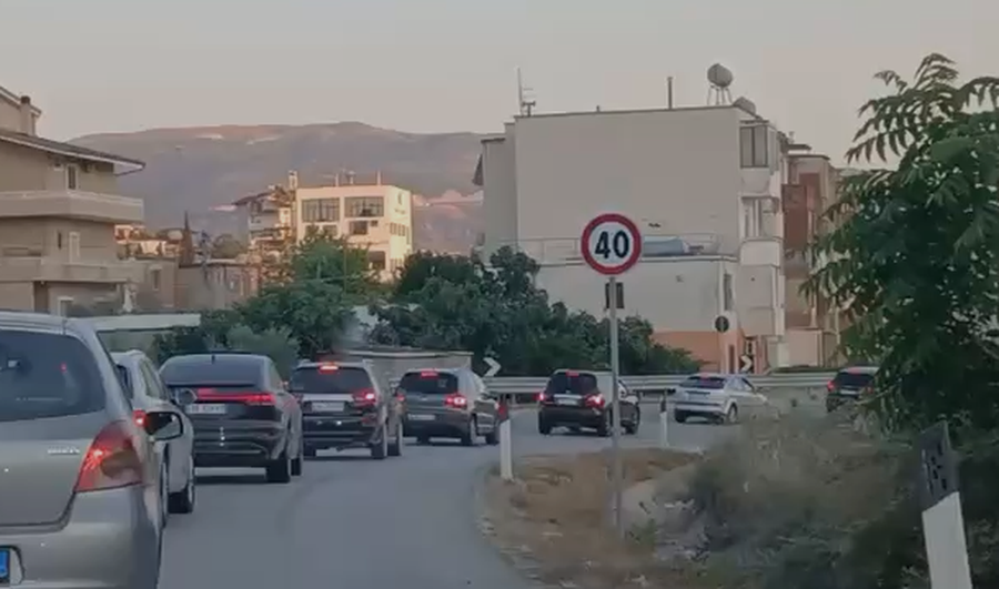 Fluks i madh automjetesh n&euml; dalje t&euml; Vlor&euml;s