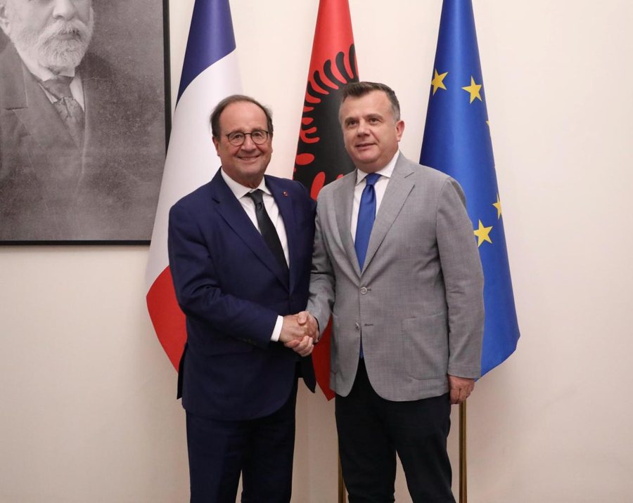 Balla takon ish-Presidentin francez Hollande: Shqip&euml;ria m&euml; pran&euml;