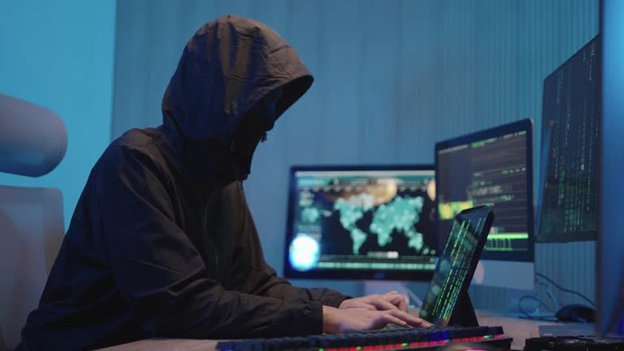 3,4 miliard&euml; dollar&euml; d&euml;me nga sulmet kibernetike, FBI arreston
