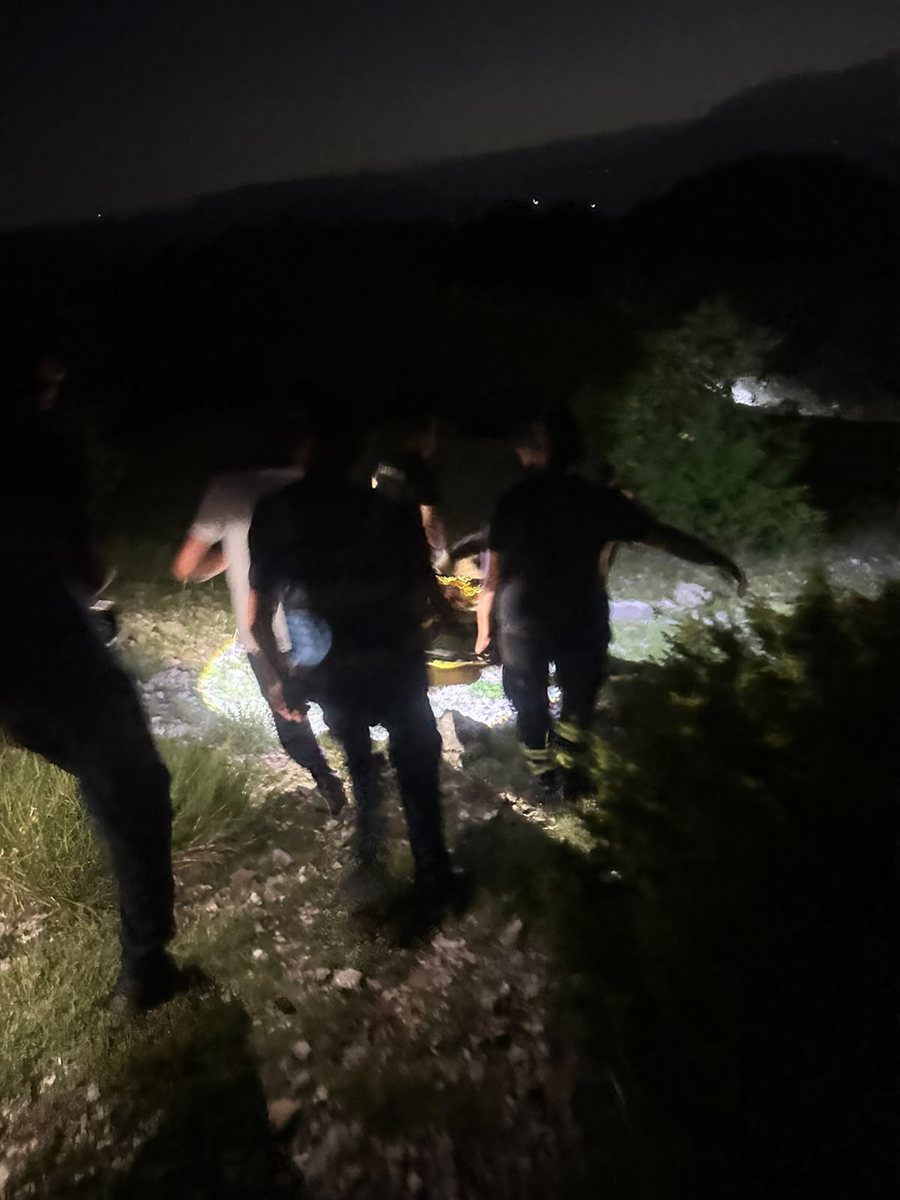 Gjendet pas mesnate personi q&euml; ra nga shk&euml;mbi teksa mblidhte bim&euml;