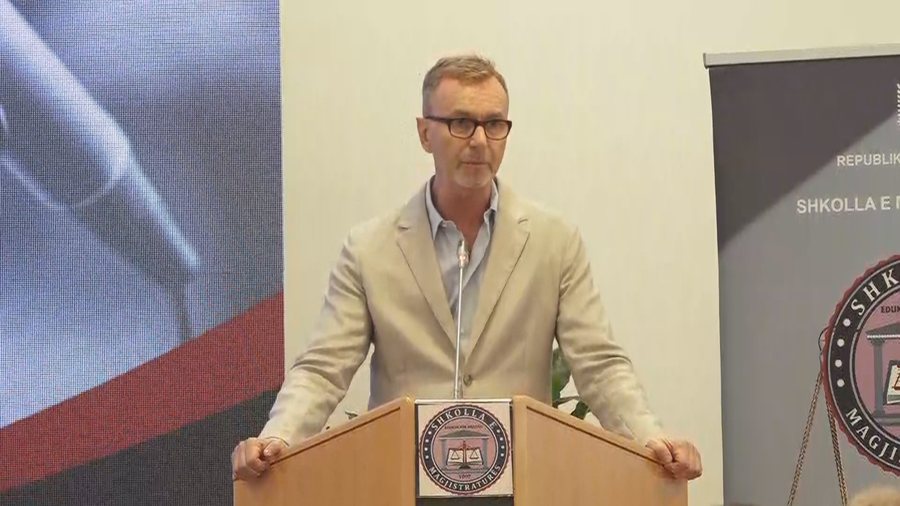 Ambasadori i BE mesazh magjistrat&euml;ve t&euml; rinj: T&euml; jeni