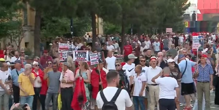 Protesta para Kryeministris&euml;, policia nis procedim penal ndaj 31 personave