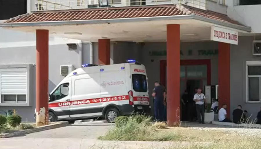 Aksidenti tragjik n&euml; autostrad&euml;n Durr&euml;s-Tiran&euml;, dyshohet se