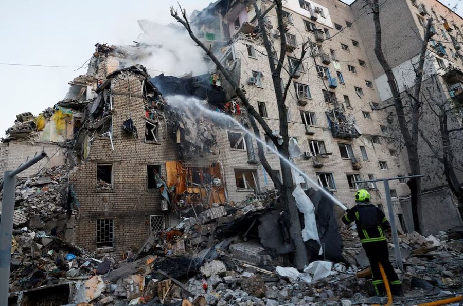 Natë sulmesh ruse me raketa e dronë mbi Kiev, viktima dhe të