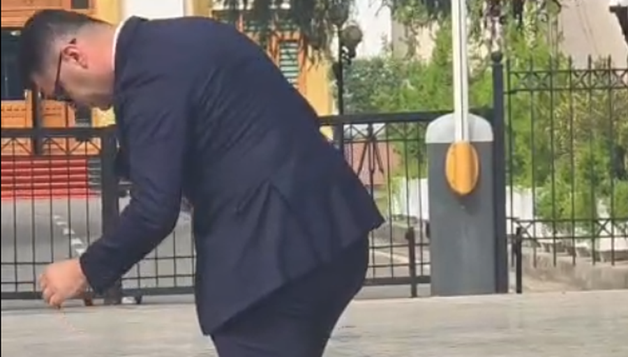Protestuesit godasin me vez&euml; deputet&euml;t, 6 t&euml; shoq&euml;ruar