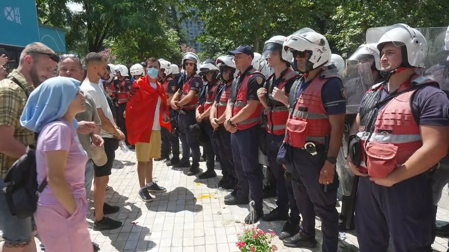 Rama: Protesta qytetare u kthye n&euml; filmin e vjet&euml;r t&euml; dhun&euml;s