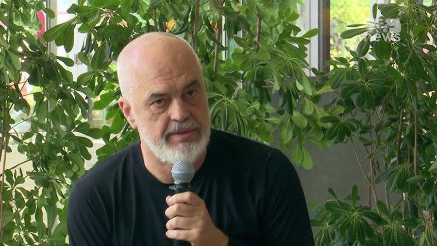 P&euml;rplasja e dhunshme n&euml; protest&euml;n para Kuvendit, reagon