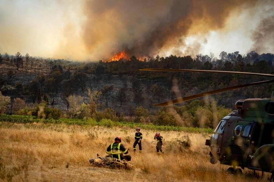 Zjarr masiv n&euml; Costa Brava t&euml; Spanj&euml;s, izolohen mbi 10 komunitete