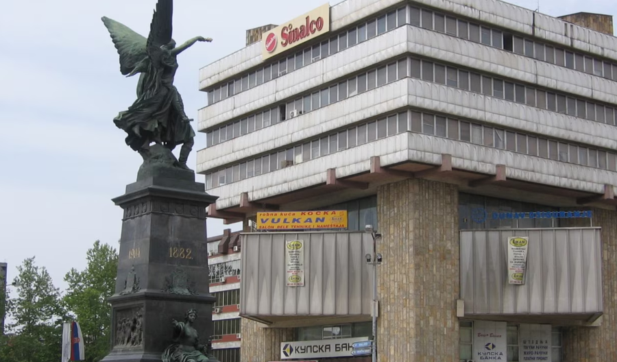Opozita në Serbi kërkon reagim nga shteti për posterët