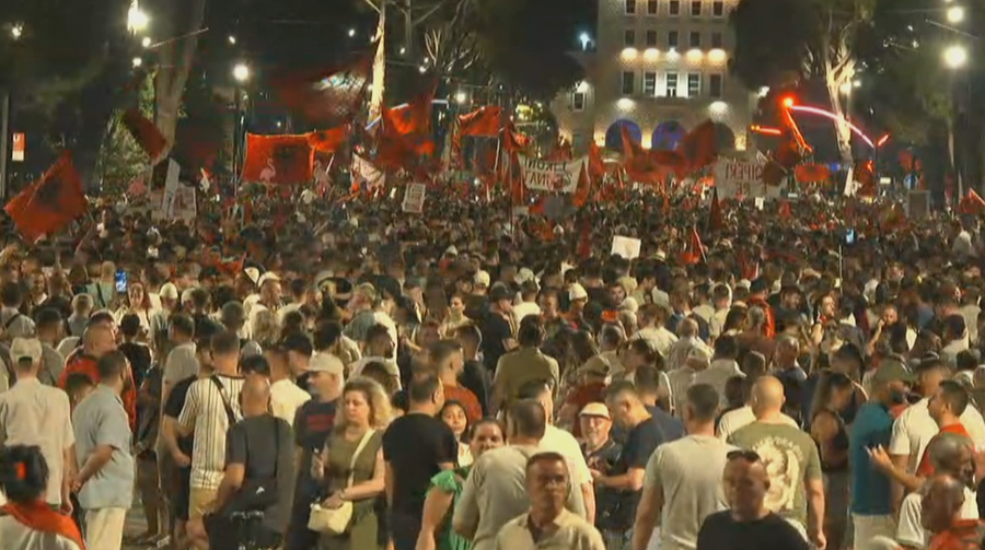 Protesta komb&euml;tare, prej 35 dit&euml;sh k&euml;rkohet largimi i