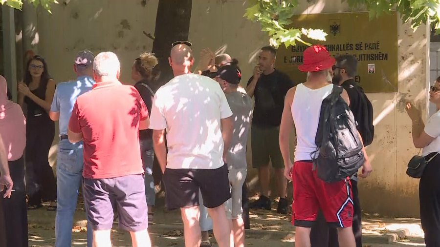 N&euml; pritje t&euml; vendimit, Prokuroria k&euml;rkon arrest me burg p&euml;r