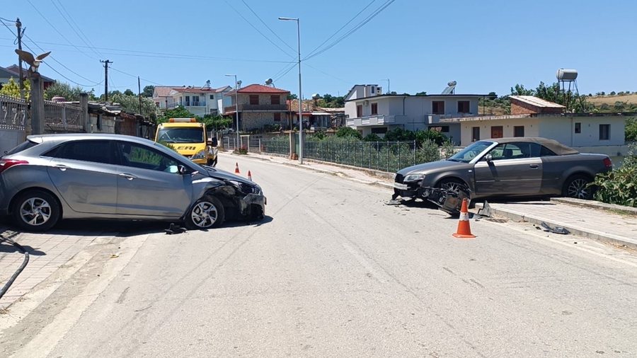 Aksident në Divjakë, përplasen kokë më kokë dy