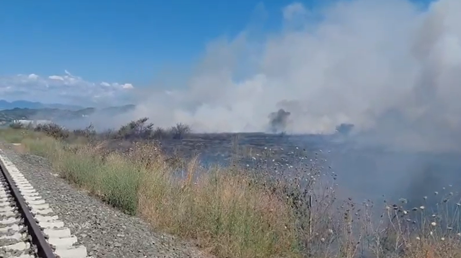 Zjarr n&euml; Koxhas t&euml; Shijakut, flak&euml;t p&euml;rhapen me
