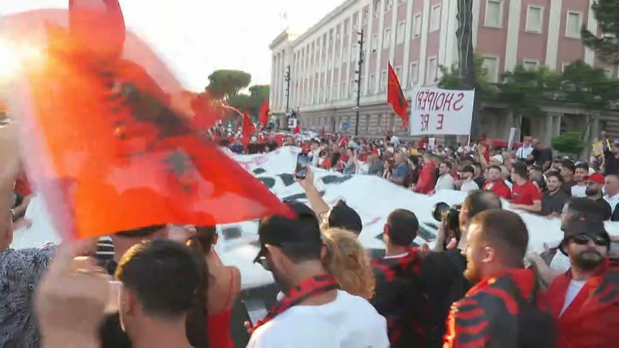 37 dit&euml; protest&euml;, k&euml;rkohet dor&euml;heqja e Ram&euml;s