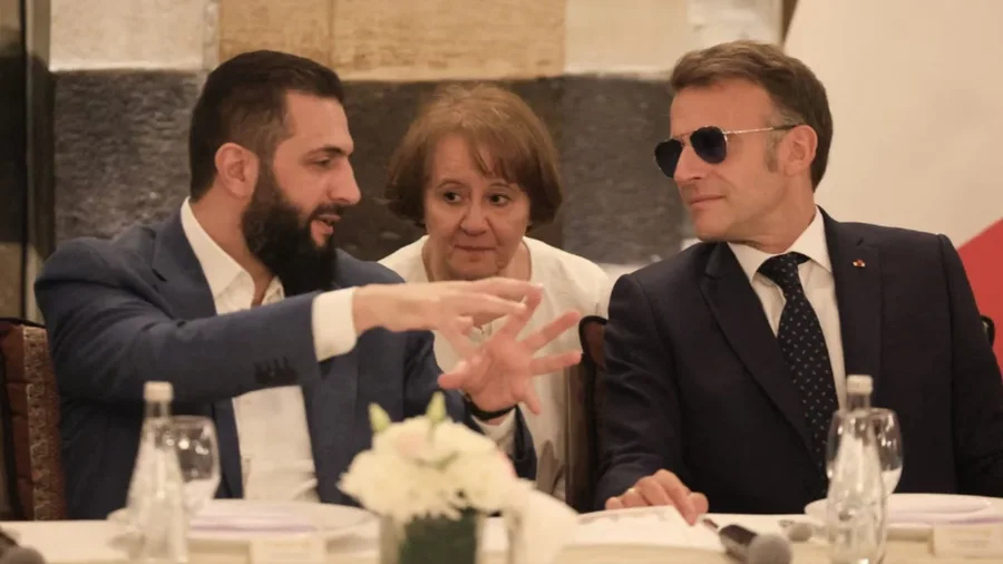 Shp&euml;rthime pran&euml; hotelit ku po q&euml;ndron Macron n&euml; Damask