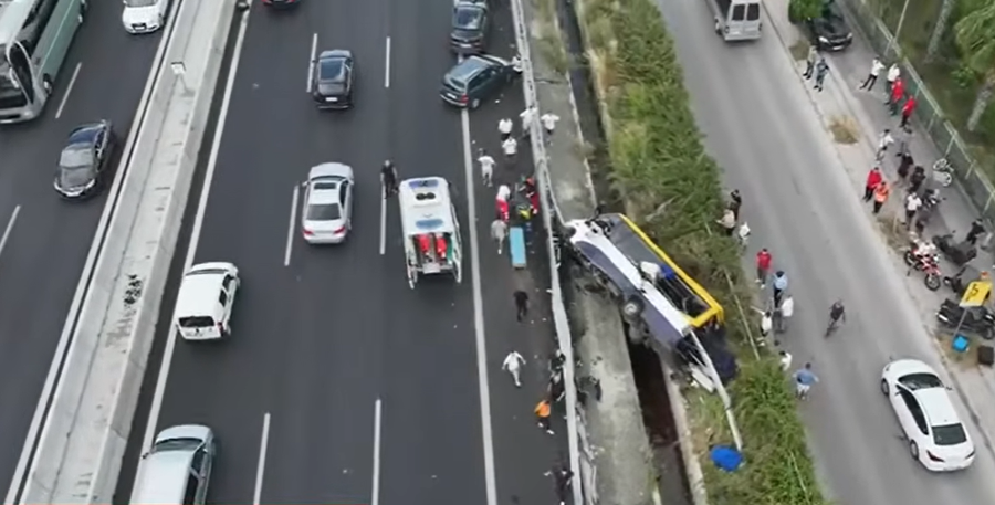 Aksidenti i autobusit të linjës Berat-Tiranë, në reanimacion