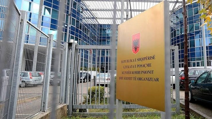 Pastrim parash p&euml;rmes tre shoq&euml;rive fasad&euml;, SPAK d&euml;rgon